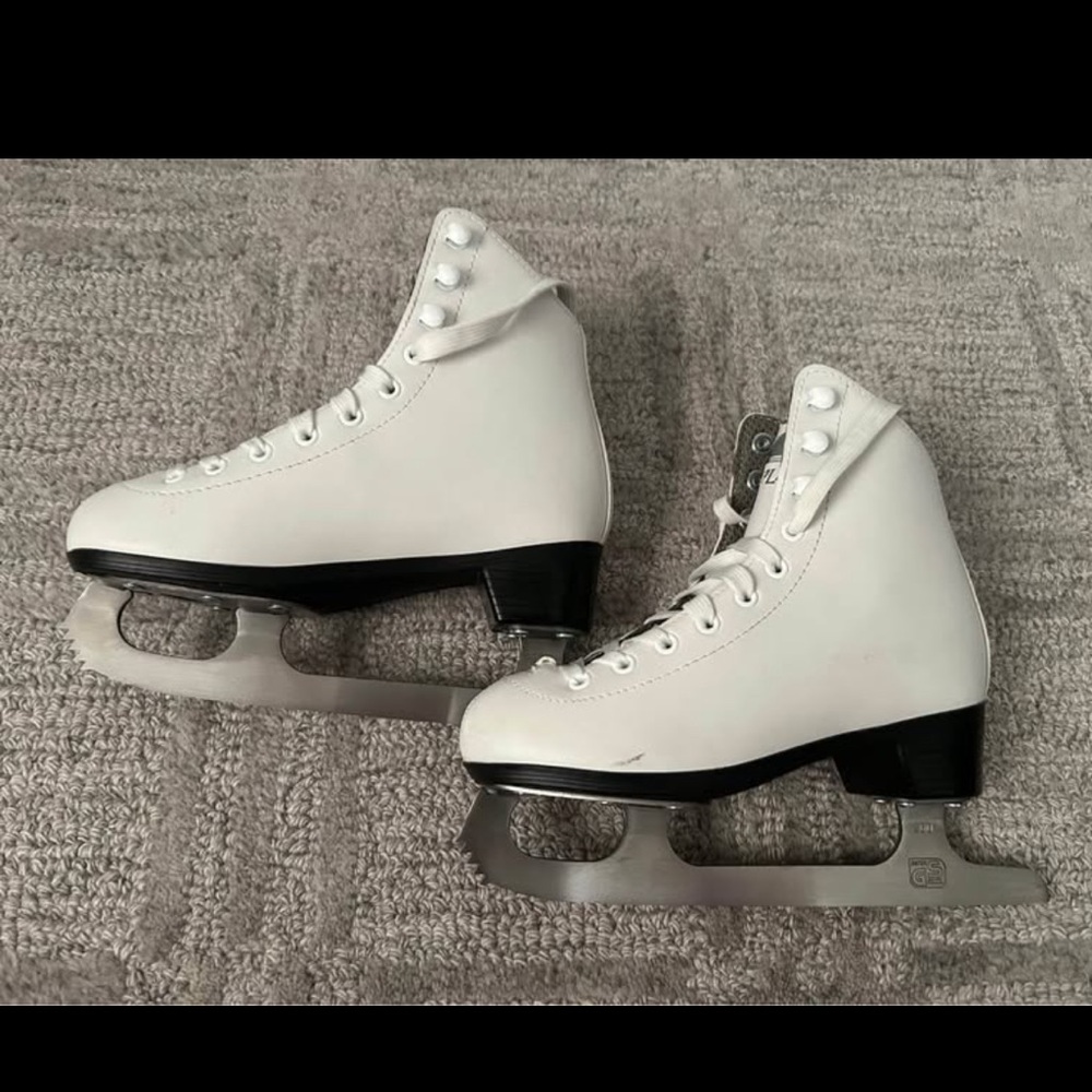 Girls Size 2 White Ice Skates